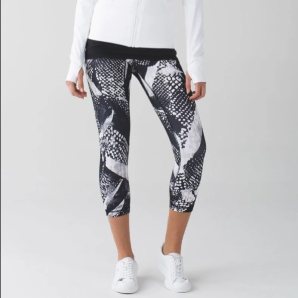 Lululemon Wunder Under Crop III *Full-On LuonStatic Mist White Black Leggings
